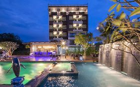 โรงแรมริเวอร์ฟรอนท์ กระบี่ (SHA Extra Plus)